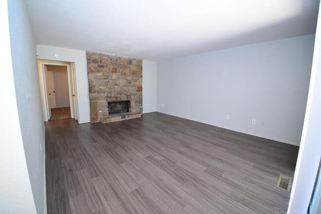 Building Photo - 6009 S Quincy Ave