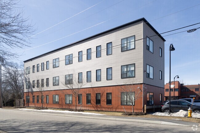 Foto del edificio - Village Commons