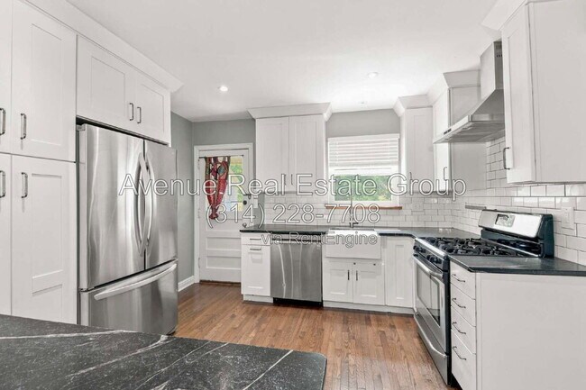 Foto del edificio - 324 Oakley Ln