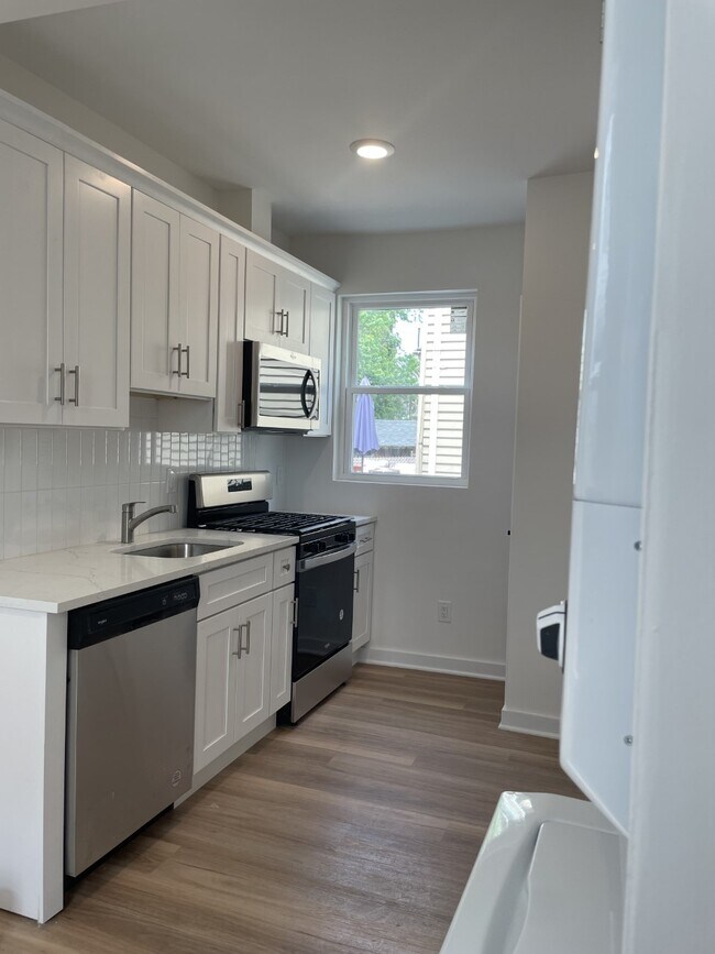 Cocina, otra vista - 164 Glenwood Ave