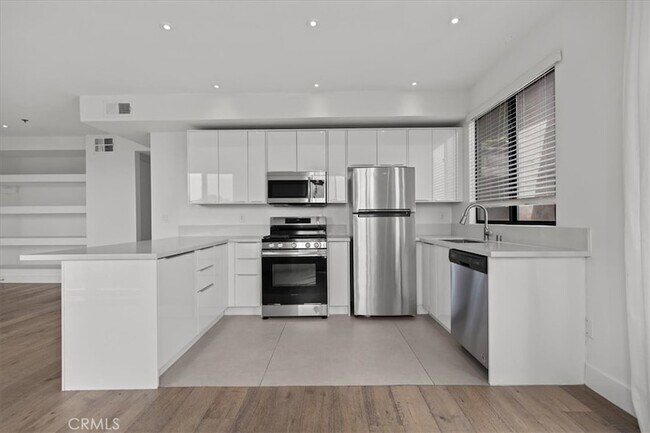 Foto del edificio - 8811 Burton Way