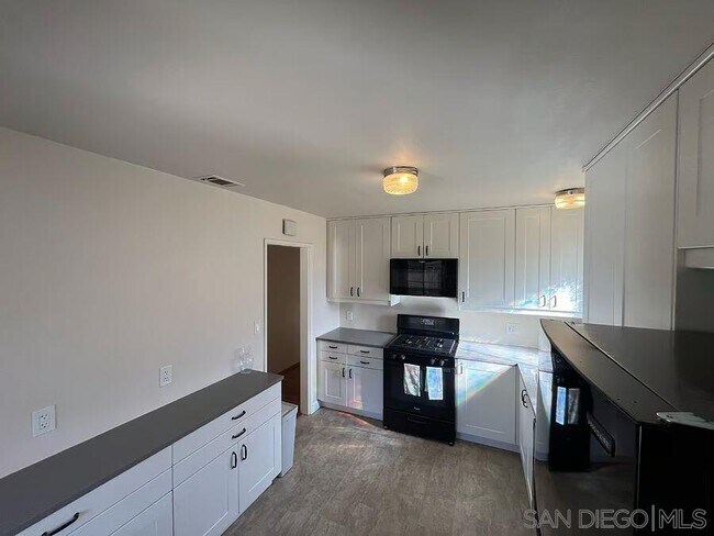 Foto del edificio - 6779 Rosefield Dr