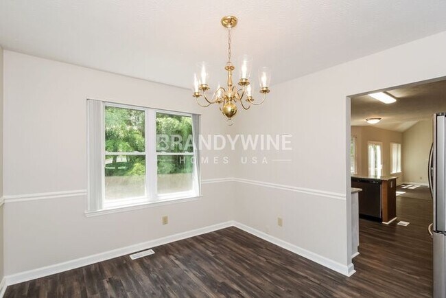Building Photo - Immediate Move In