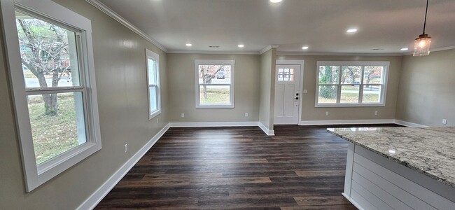 Building Photo - Newly Renovated 3 Bedroom, 2 Bath Brick Home!