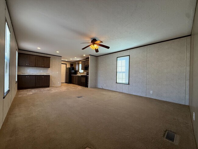 Foto del edificio - 11975 Creekview Ave