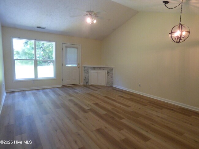 Foto del edificio - 408 Spring Hill Loop