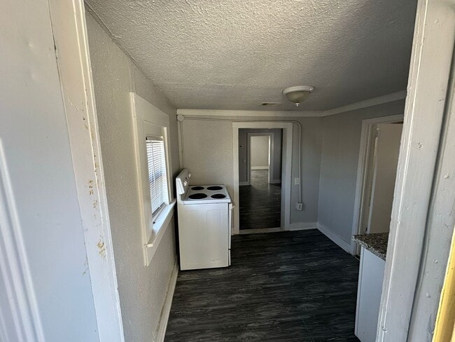 Building Photo - 412 N 8th St