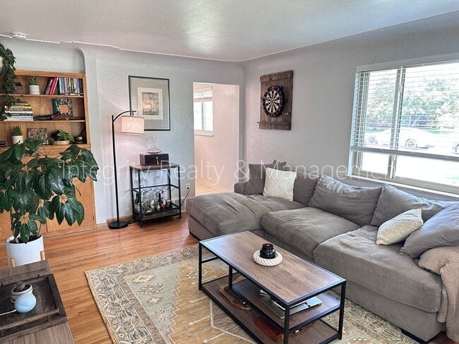 Photo - 2047 Meade St House