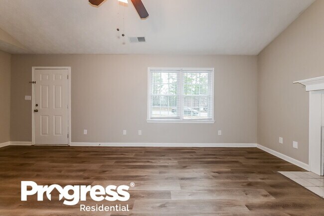 Building Photo - 1352 Mountain Dr NE
