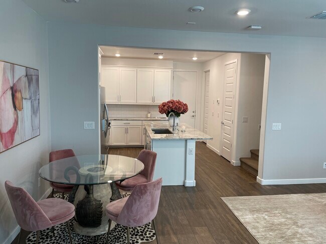 Building Photo - 4077 S Sabrina Dr