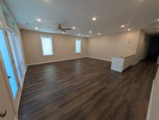 Foto del edificio - 1534 E 66th Pl