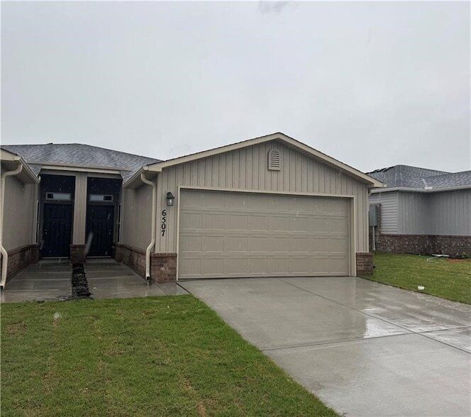Foto principal - 6507 NW Vandergriff St