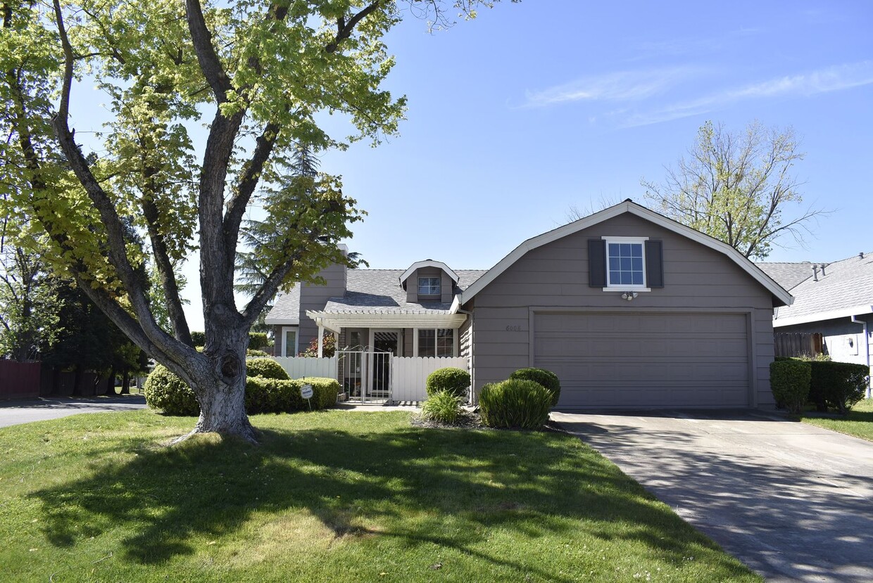 Foto principal - 6008 Myrtlewood Court