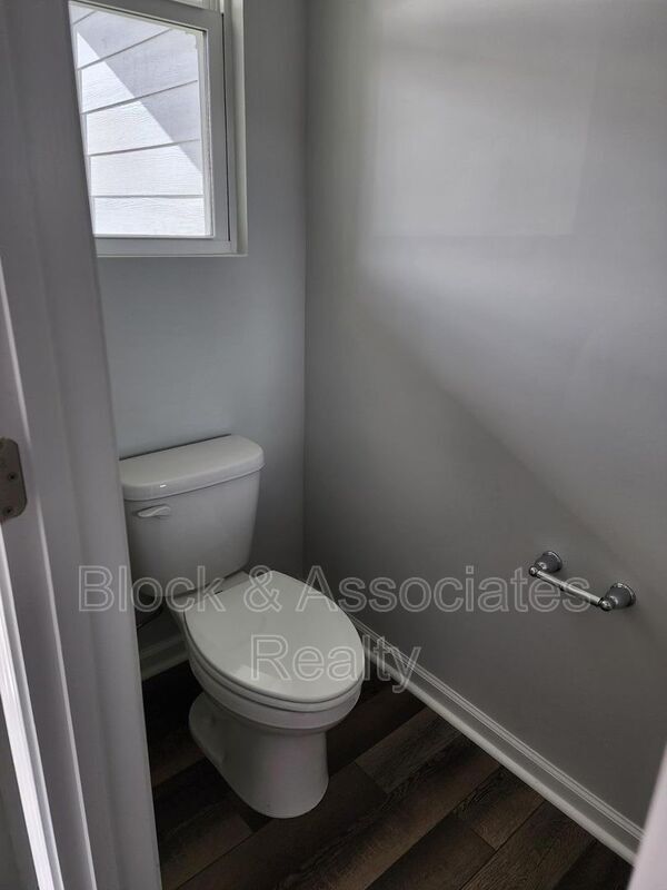 Foto del edificio - 328 Deercroft Dr