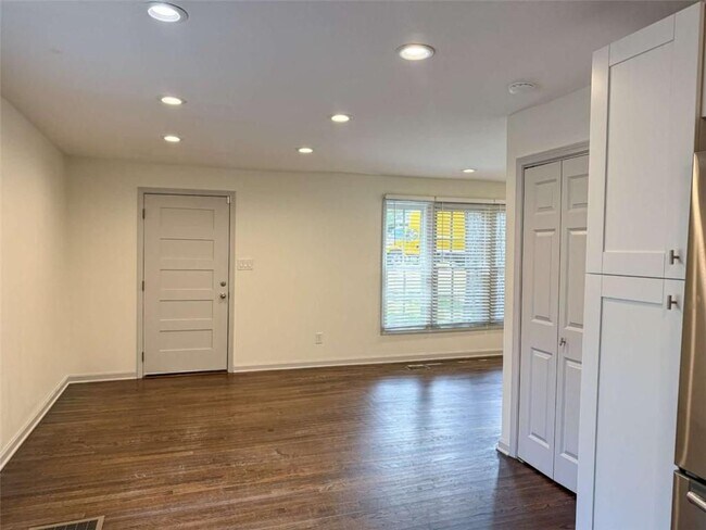 Foto del edificio - 2093 Verbena St NW