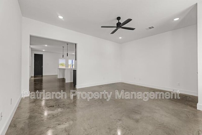 Foto del edificio - 3003 Alpha Wolf Ct