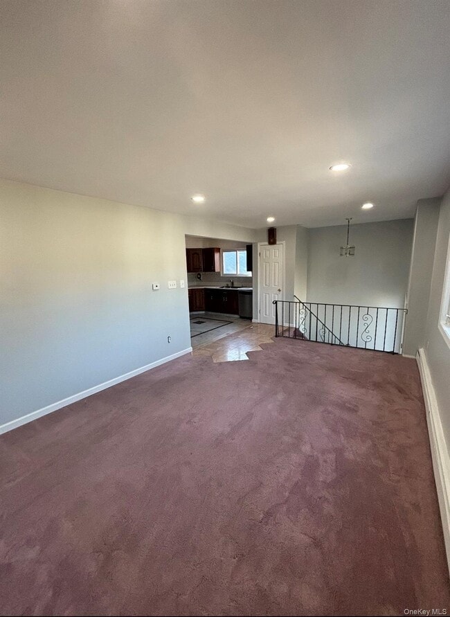 Building Photo - 28 Weir St