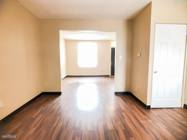 Foto del edificio - 2 br, 1 bath Apartment - 2219 Winton St