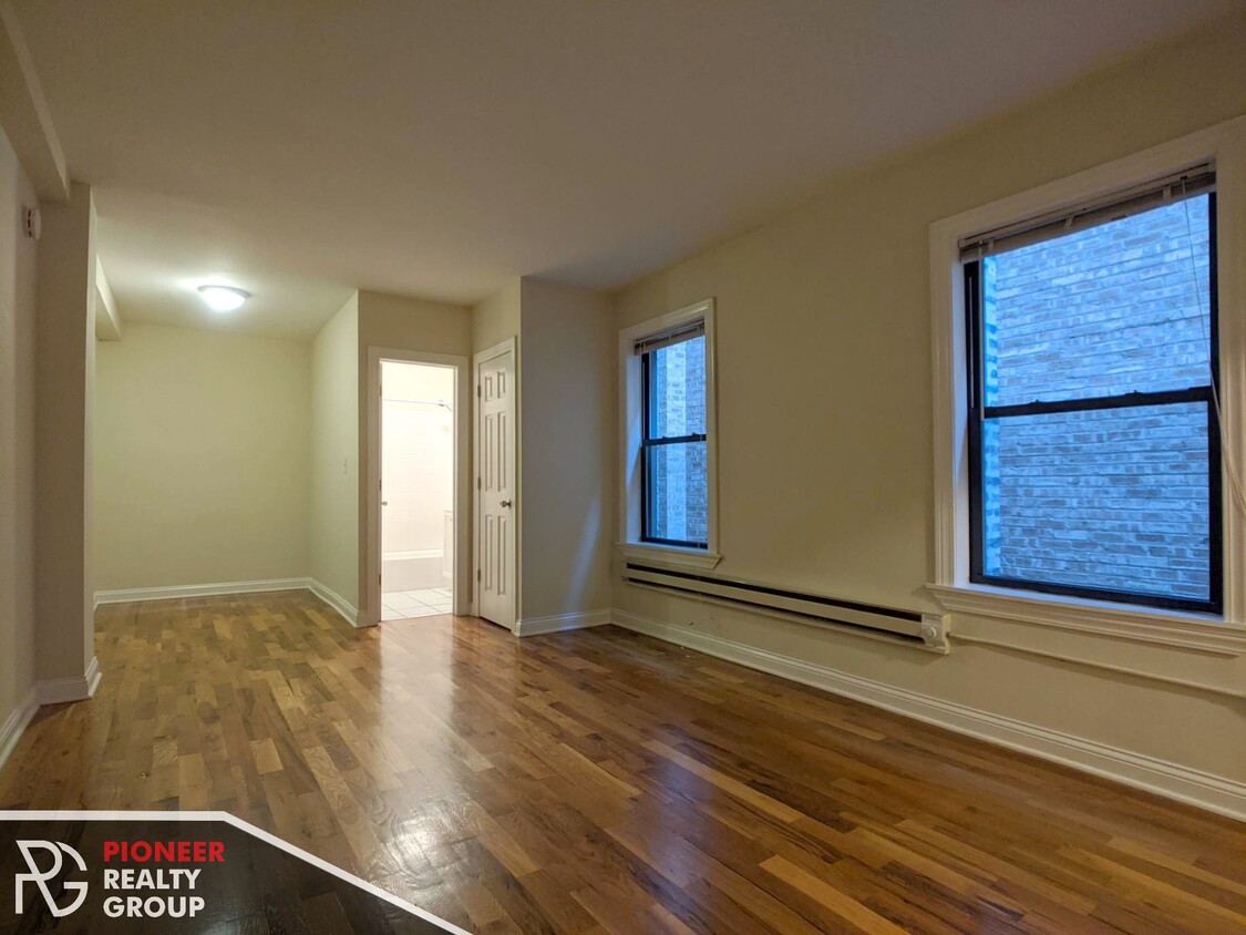 Primary Photo - 1354 N Dearborn St