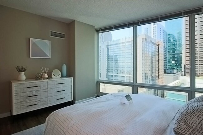 Foto del edificio - 343 E Grand Ave