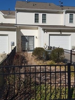 Building Photo - Luxury Townhouse with media / office 1st floo