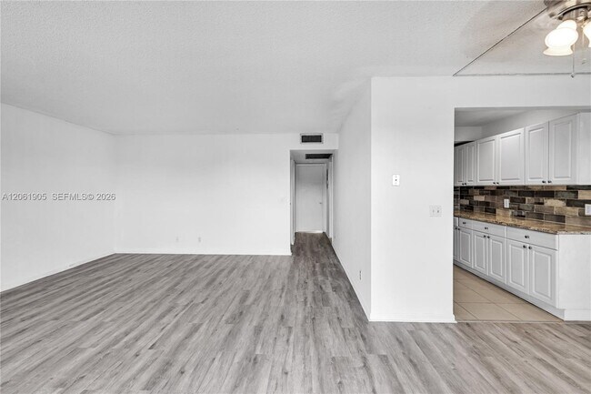 Foto del edificio - 300 SW 134th Way