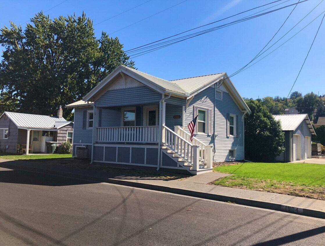 Charming 4Bedroom Home with Office House Rental in Pendleton, OR