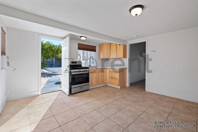 Building Photo - 1323 Monterey Ave