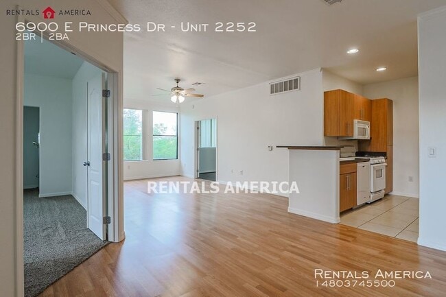 Building Photo - Beautiful Condo in Larronata