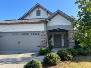 Building Photo - 4021 Valley Manor