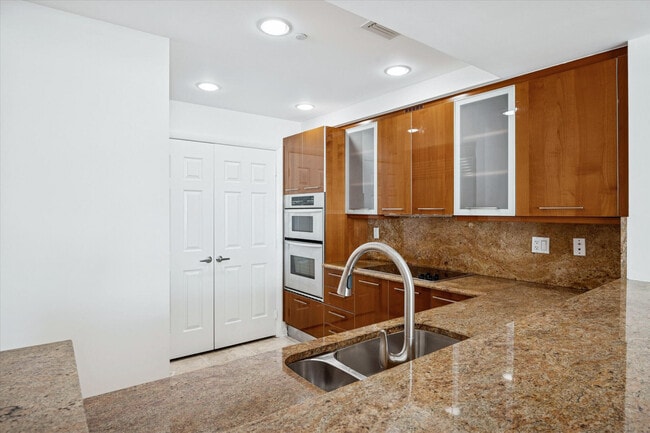 Foto del edificio - 1819 SE 17th St