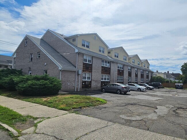 Building Photo - 3245 Main St