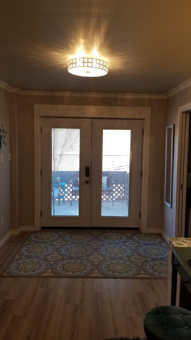 Building Photo - 419 Long Island Dr