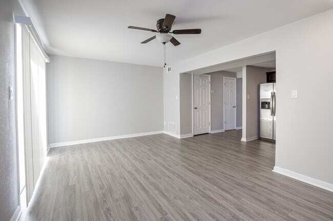 Building Photo - Beautiful 3-bedroom family Townhouse!! "ASK ABOUT OUR ZERO DEPOSIT"