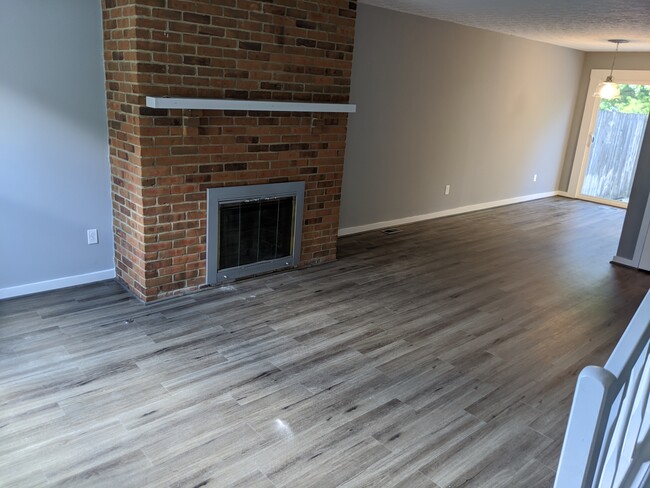 Living room with fireplace - 452 Edinburgh Rd