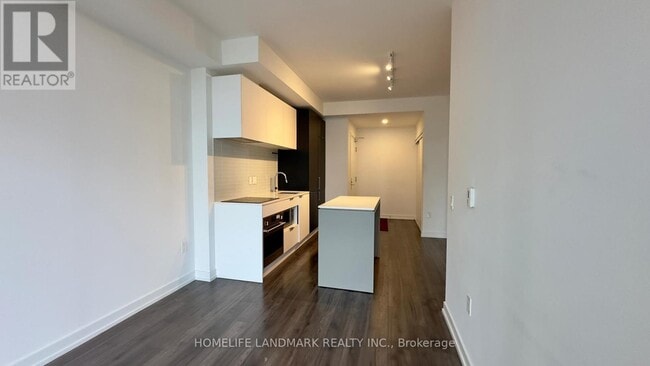 Building Photo - 33 Helendale Ave