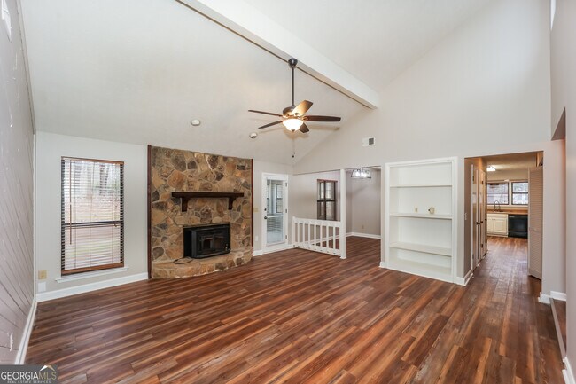 Foto del edificio - 145 Whitney Way