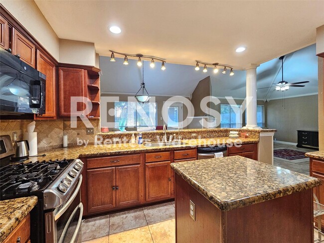 Building Photo - 8807 Vista Springs Dr