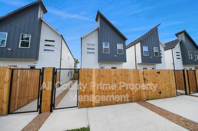 Building Photo - 2708 Bostic St