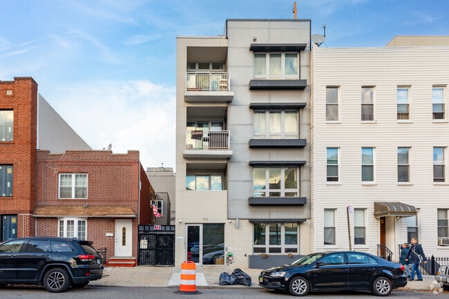 Building Photo - 233 Devoe St