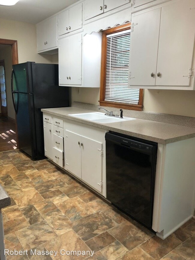 Building Photo - 4 br, 2.5 bath House - 5121 Bardstown Road