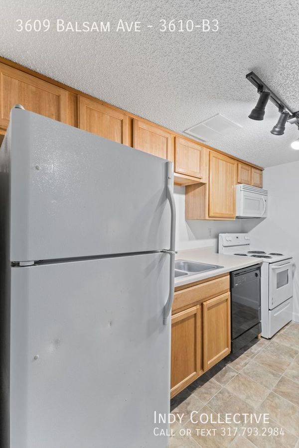 Building Photo - Move in Special: $300 off First Month's Rent!
