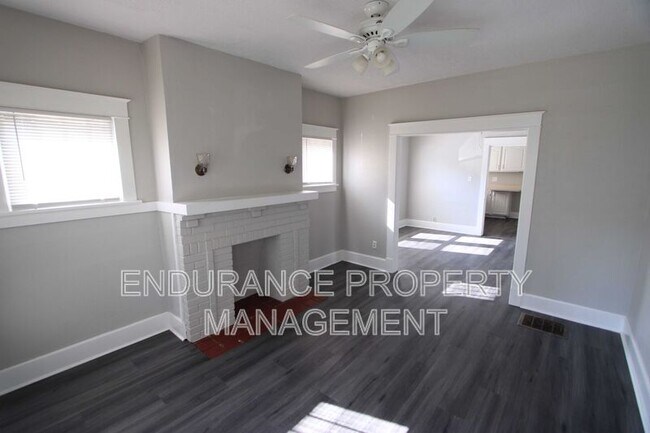 Foto del edificio - 102 Boys Ave
