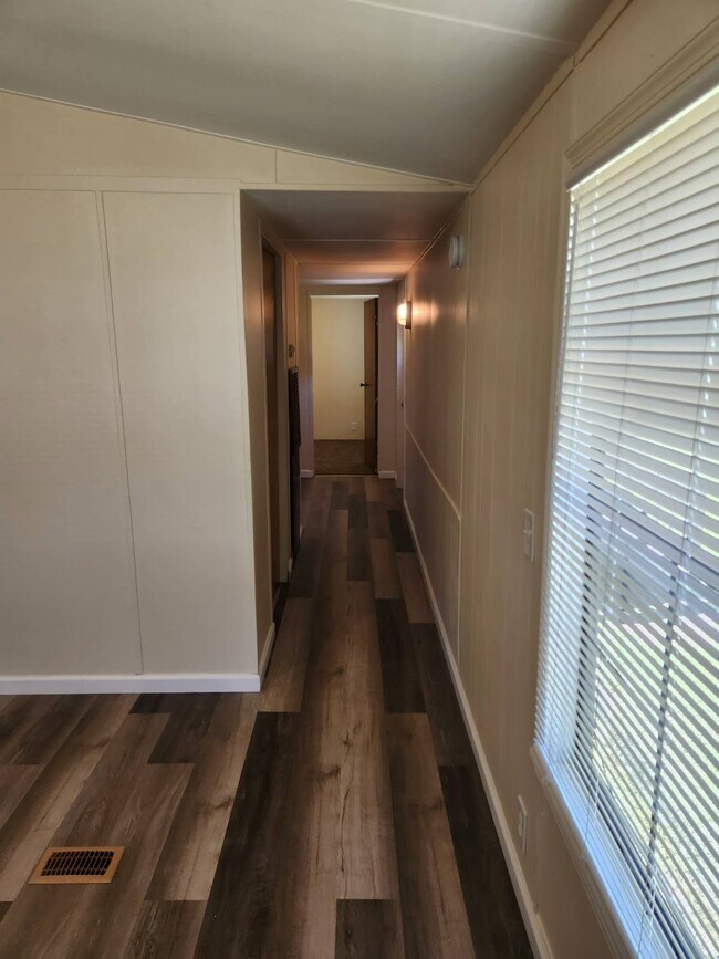 Foto del edificio - 180 Dixon Rd