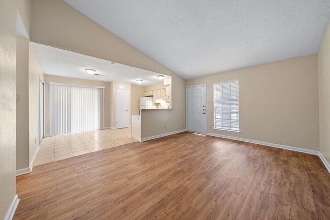 Building Photo - 100 Meteor Dr