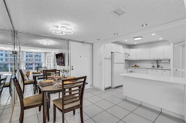 Foto del edificio - 9273 Collins Ave