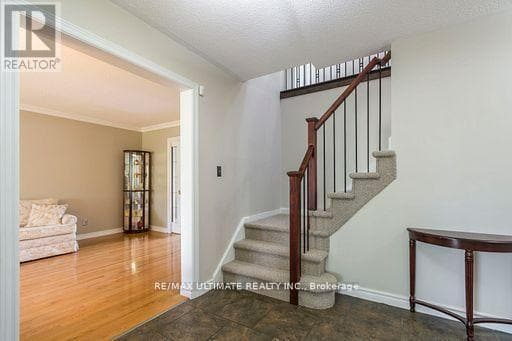 Building Photo - 34 Briarwood Crescent