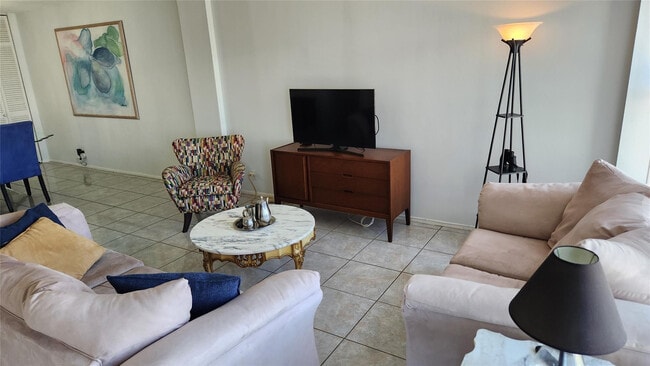 Foto del edificio - 405 N Ocean Blvd