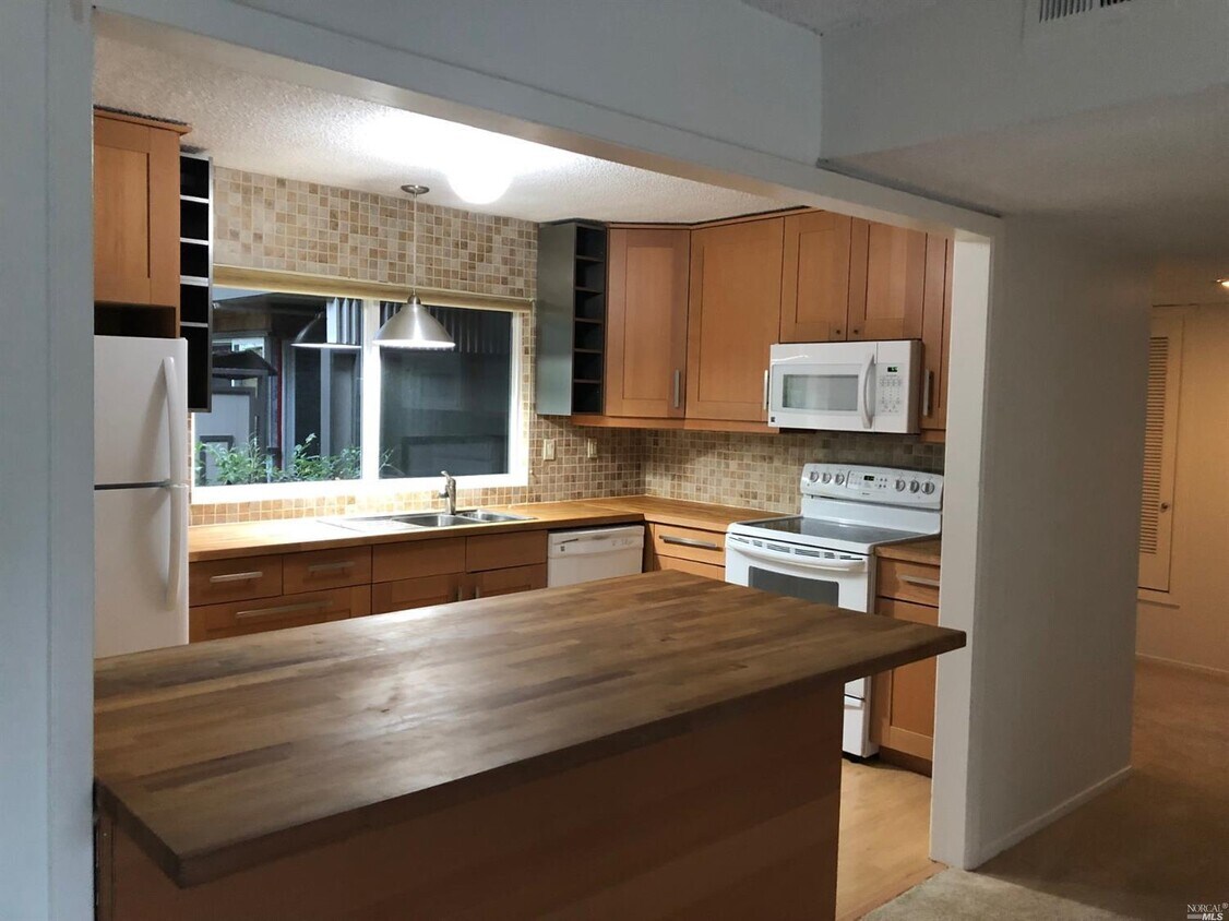 161 Pixley Ave, Corte Madera, CA 94925 Condo for Rent in Corte Madera, CA