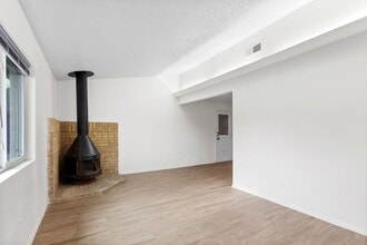 Building Photo - 1114-1116 Hazelton St